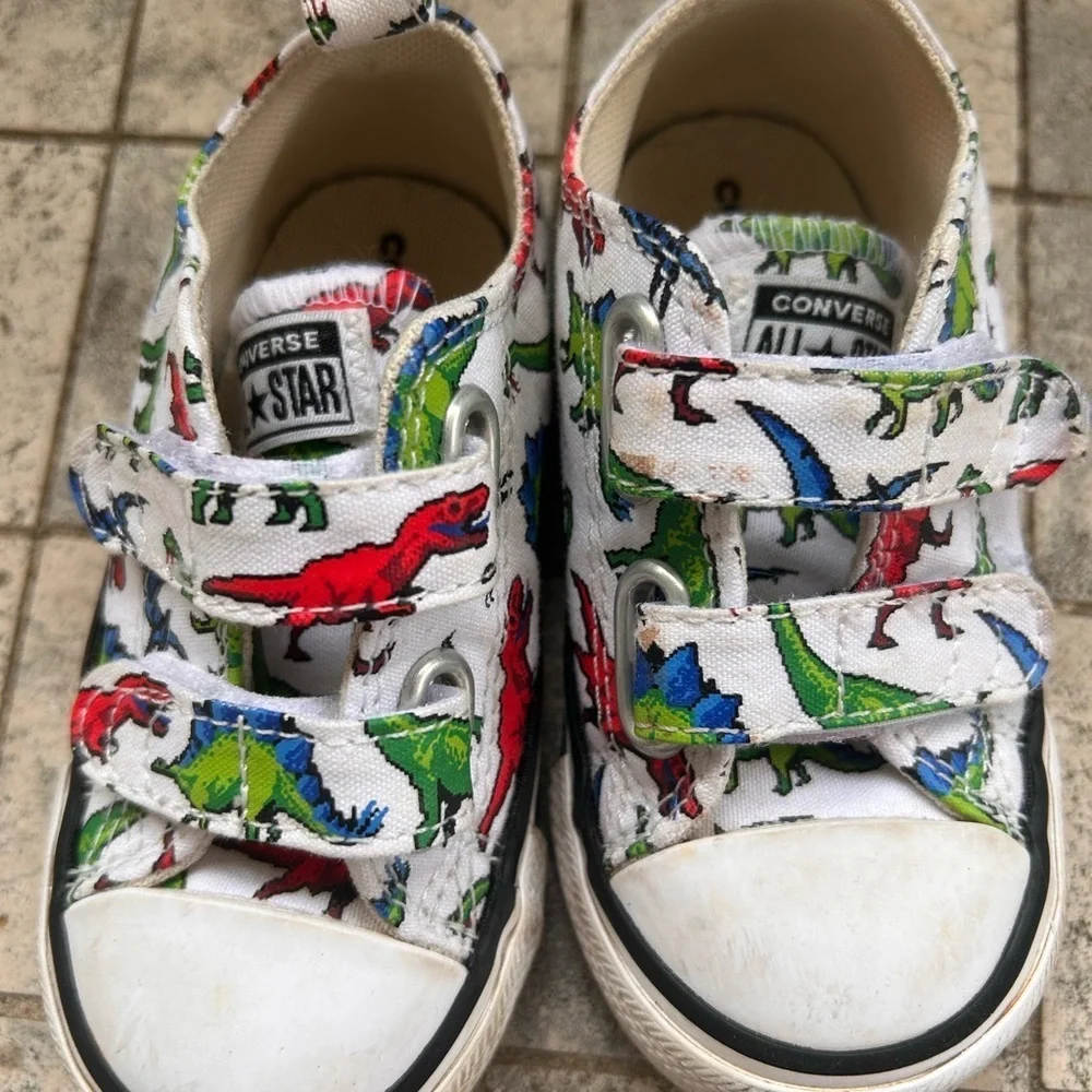 Converse Kids Dinosaur Print Shoes - White sz 6